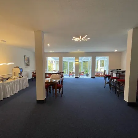 Hotel Quellenpark 3*