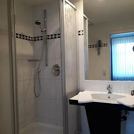 Hotell Quellenpark 3*