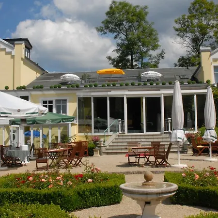Quellenpark Hotell 3*